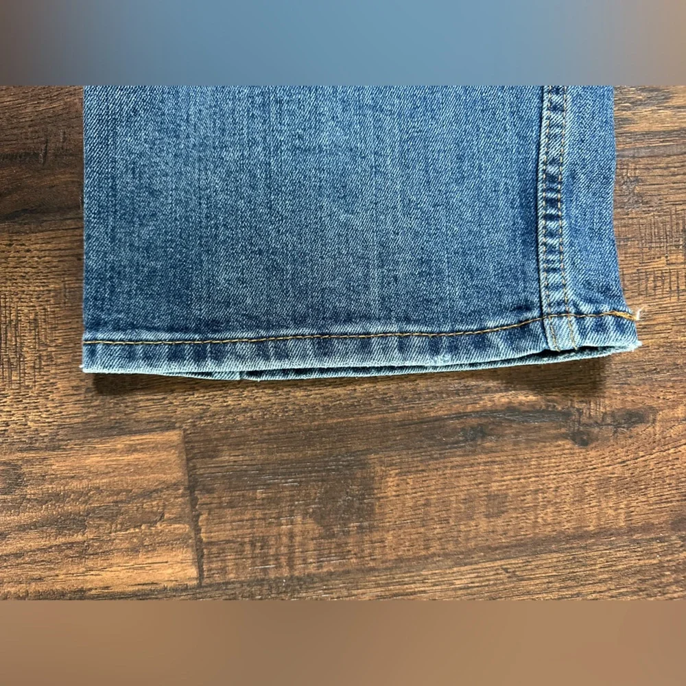 Levi's 505 40 32 jean’s blue Relaxed straight with Distressed Details men’s